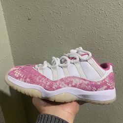 Air Jordan 11 Retro Low Pink Snakeskin   Authentic size 8 Women’s