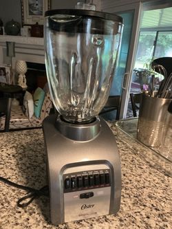 Oster Smash Blend 14 Speed 300 Blender with Smoothie Cup. No use like new condition
