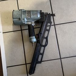 Hitachi NR83A3 Framing Nailer – Professional Grade