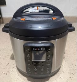 Instant Pot 6QT 7-in-1 programmable pressure cooker.   Never used.  Cash only.    No electronic payments or trades.    No delivery.   Porch pick up av