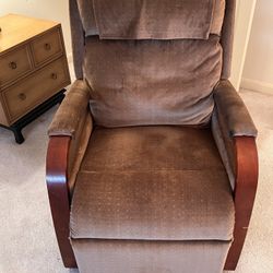 REDUCED PRICE $50 Golden Electric Lift Chair MAKE OFFER