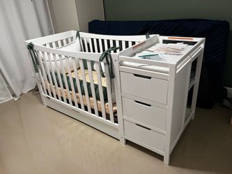 Graco Remi 4-in-1 Convertible Crib & Changer – GREENGUARD Gold Certified, Fits Standard Crib Mattress, Converts to Toddler Bed and Full Bed, 4 Adjusta