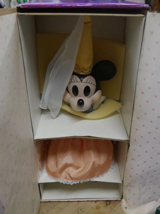 Disney Minnie Mouse Musical 15" Figurine Porcelain Doll Brave Little Tailor new