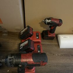 1/2 And 3/8 Snap On Guns With 4 Battery’s