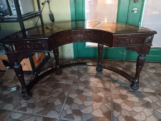 Curved Desk