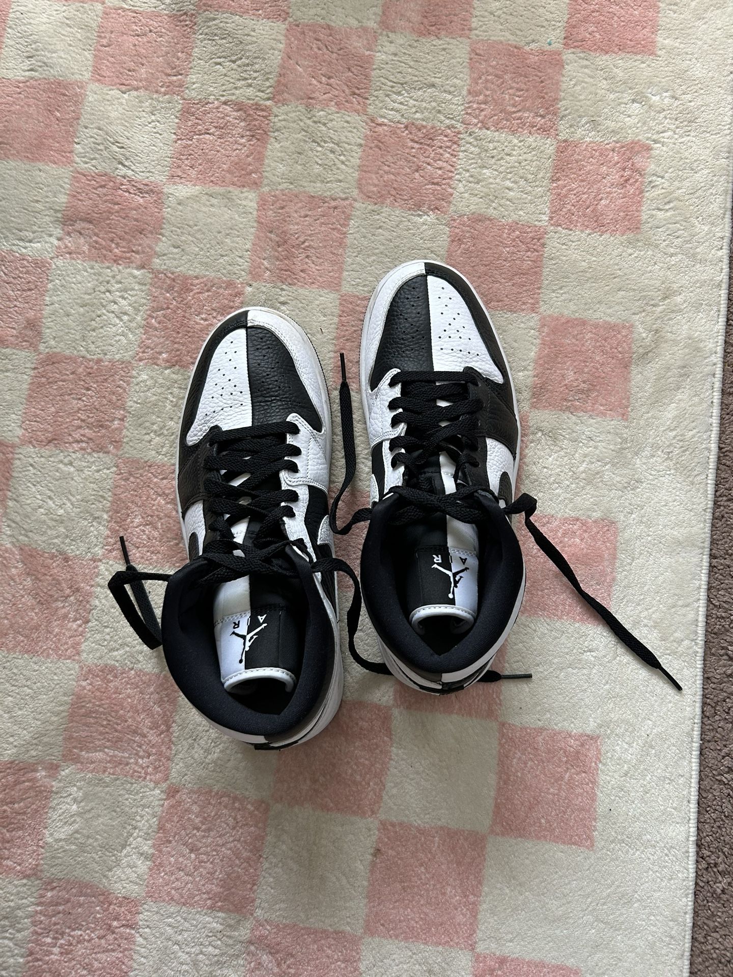 Black And White Jordan 1’s