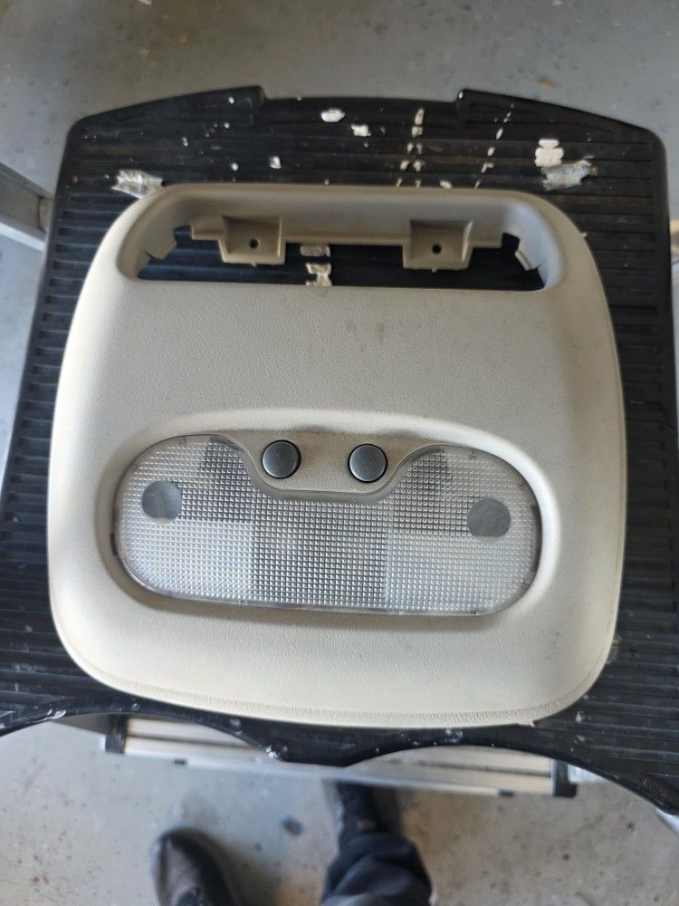 GM overhead roof console assembly, commonly known as a dome light