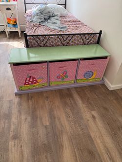 Kids storage bench with cubes