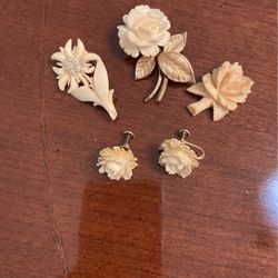 IVORY. JEWELRY 