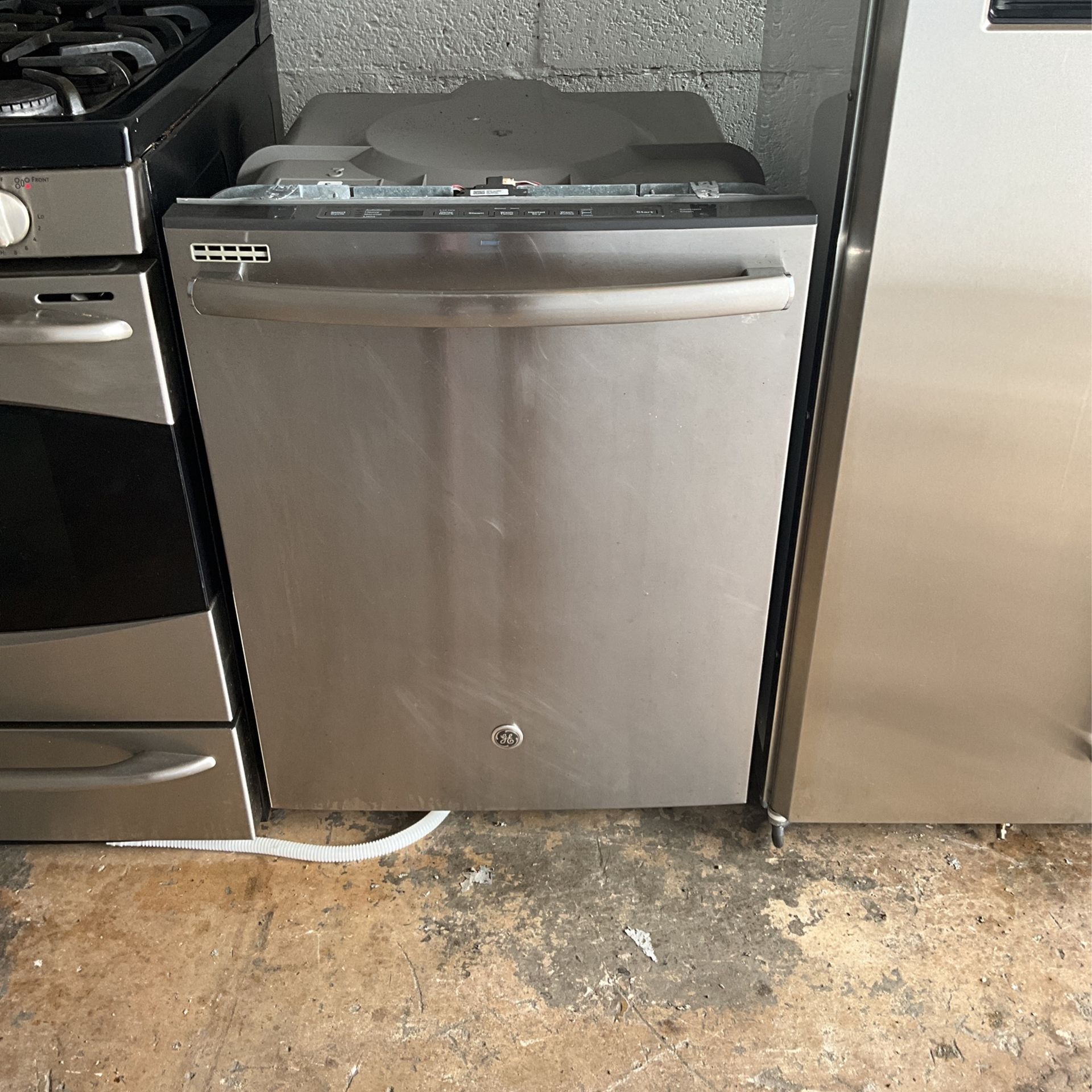 Ge Profile Dishwasher 24”