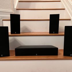 Complete Home Theater 5.1 Yamaha  Includes Furniture 