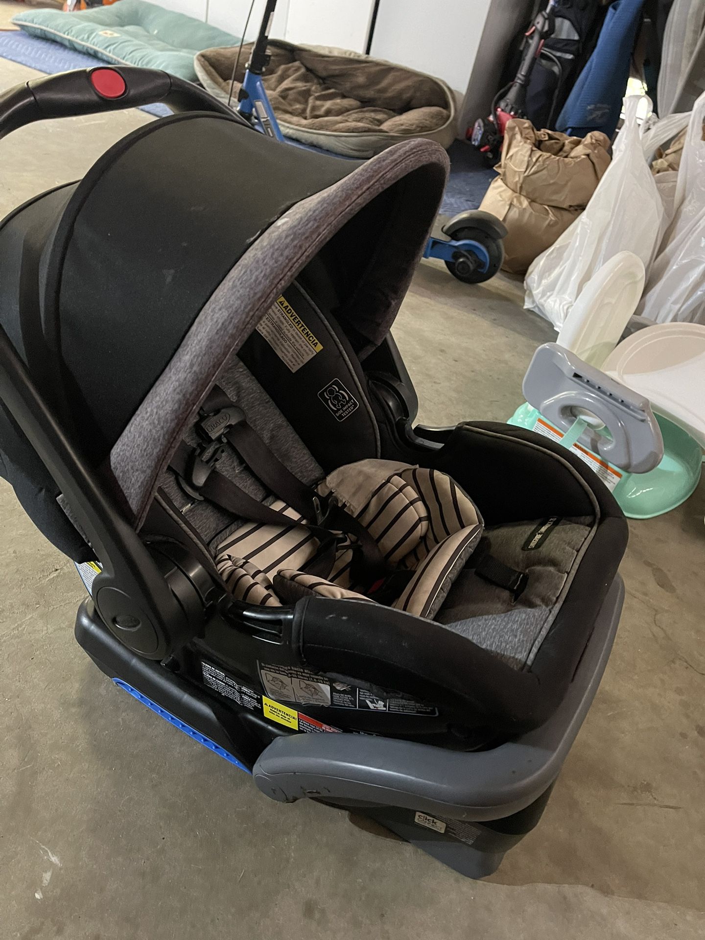 Baby Car Seat  Graco. Grandkid out Grew It. 