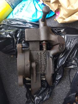 Vintage Littlestown Swivel Bench Vise made USA.