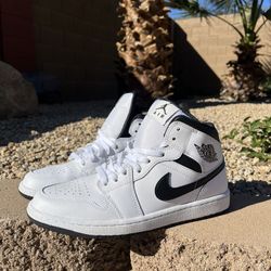 Jordan 1 Mid Black And White
