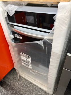 New Frigidaire Gallery 24” Wide Gas Single Wall Oven