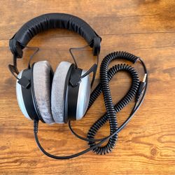 Beyerdynamic DT880 Pro Headphones