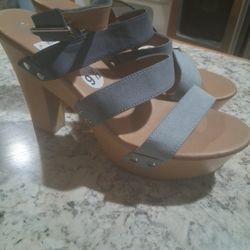 Woman  Shoes 9  "1/2