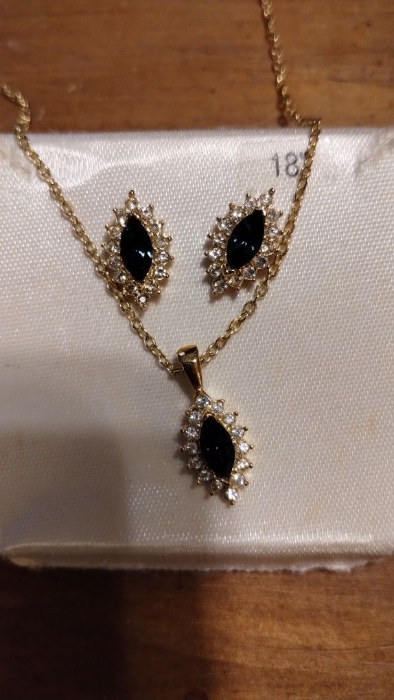 Gold Necklace And Earring Set