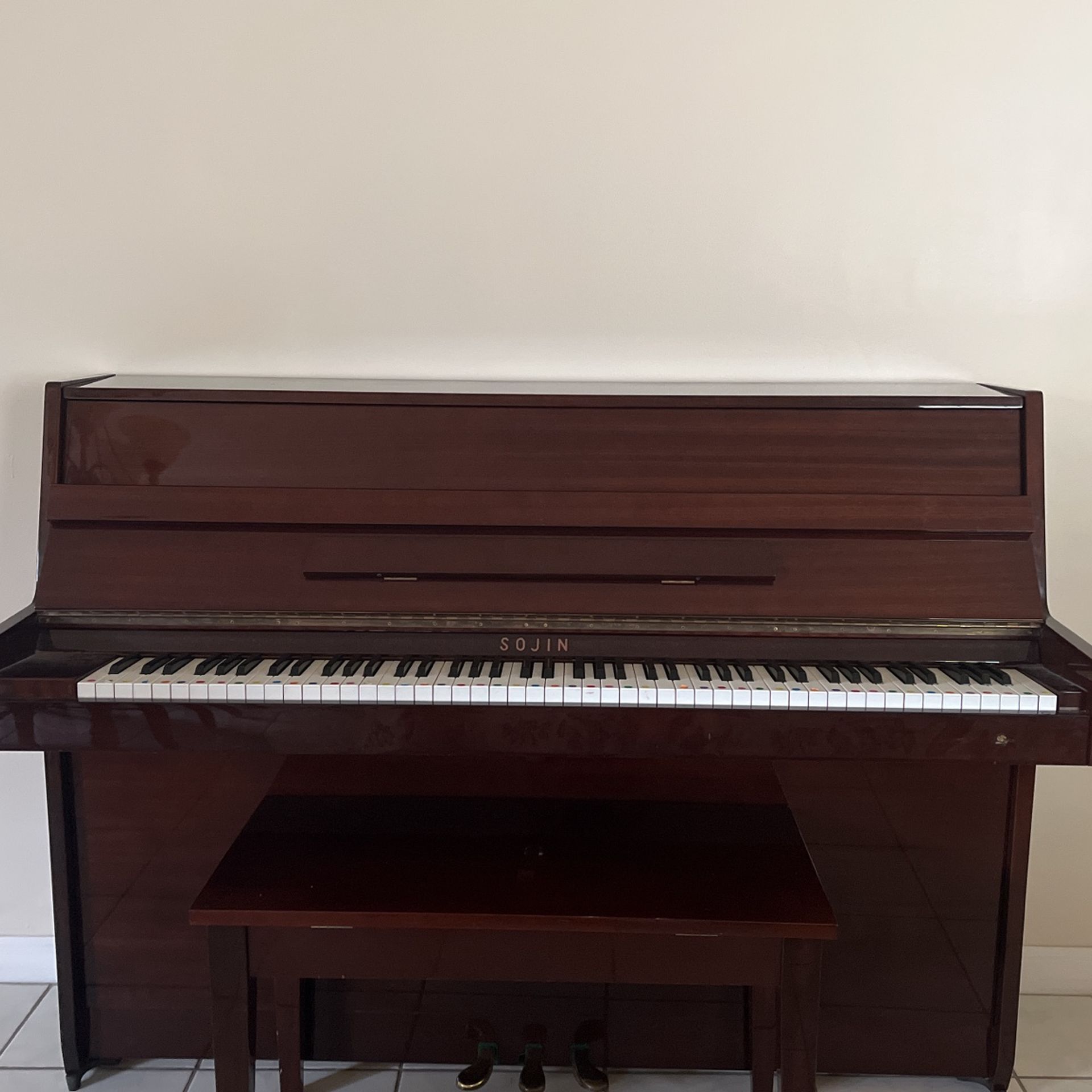 Piano Sojin In Good Condition