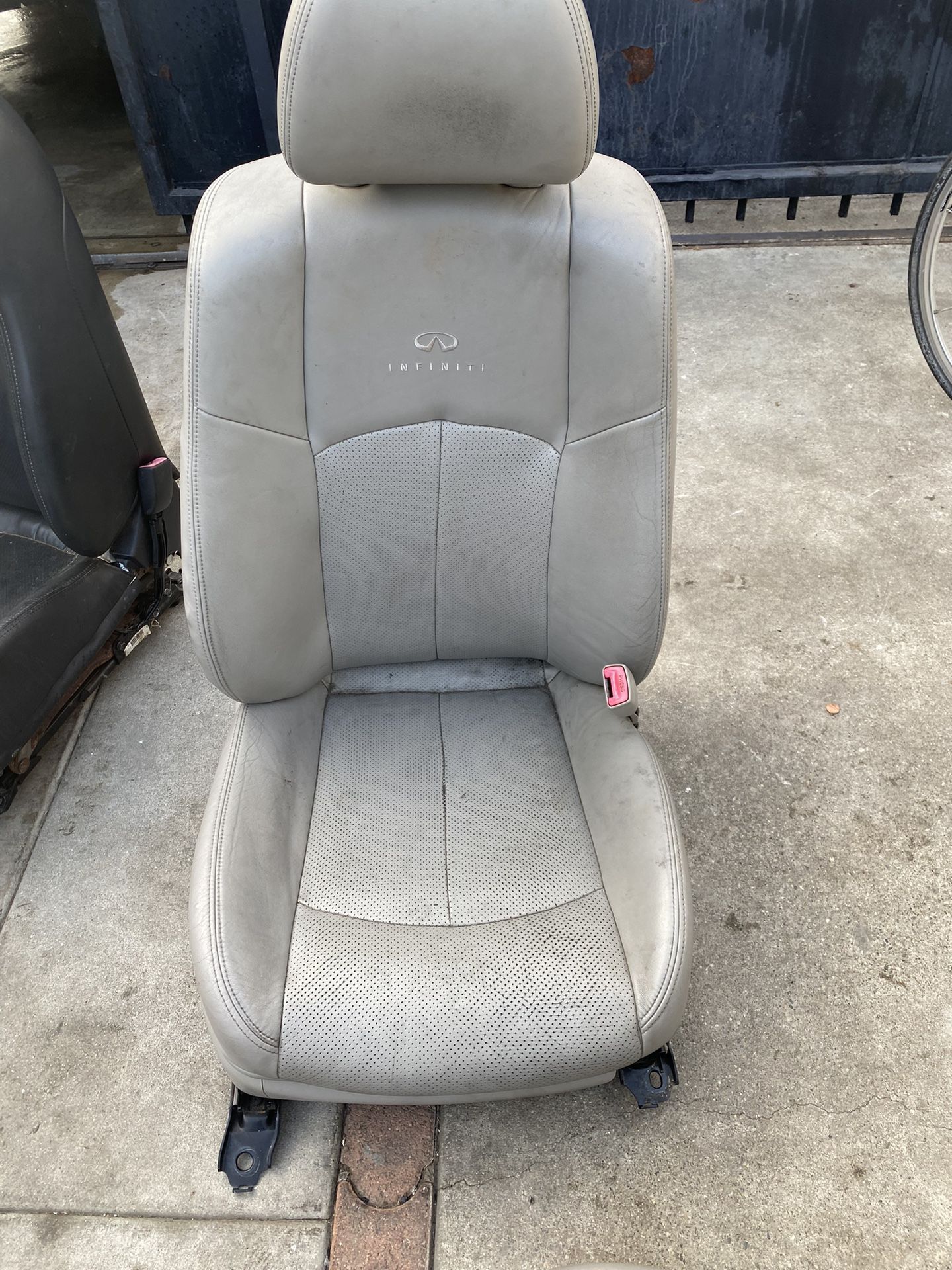 Infinti Seats