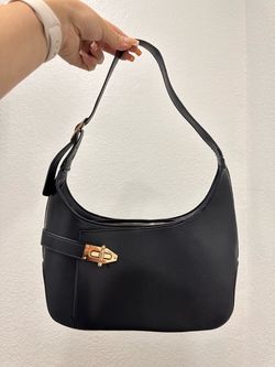 Black shoulder bag