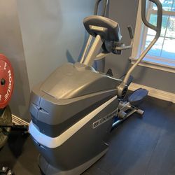 Octane Fitness Elliptical Q45e