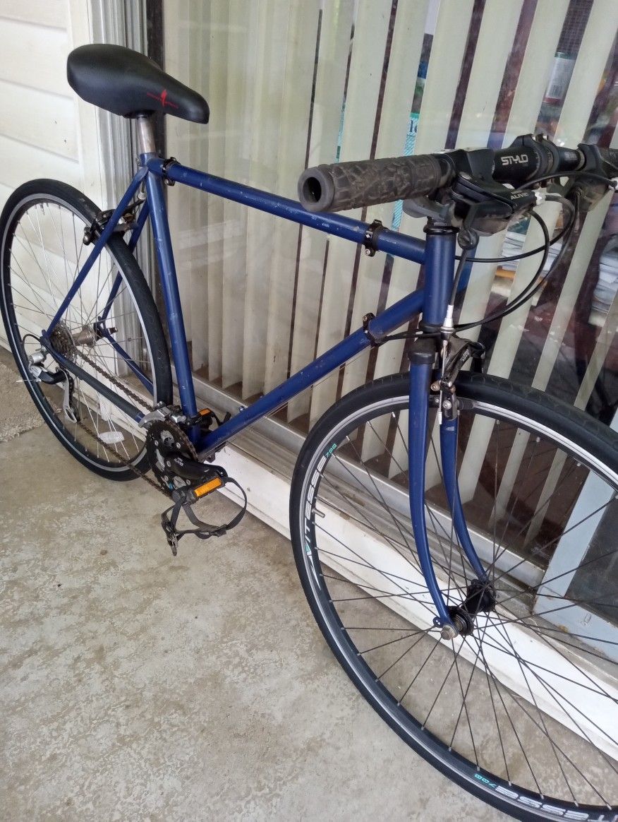 HYBRID 700cc Bike Shimano ALIVIO Components