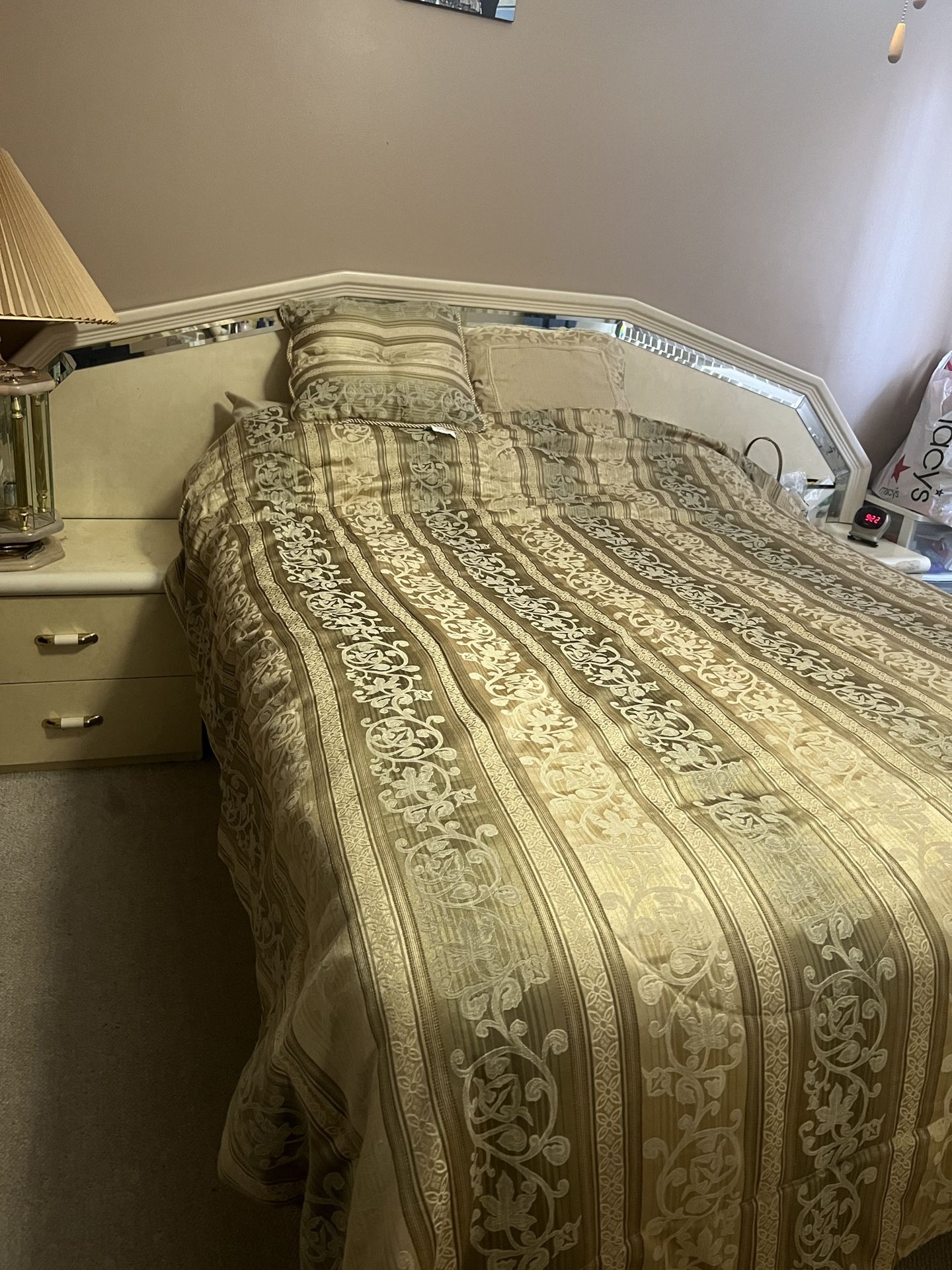 Queen Size 7 Piece Bedroom Set