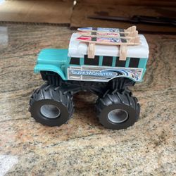 HW Moster Truck Surfin 