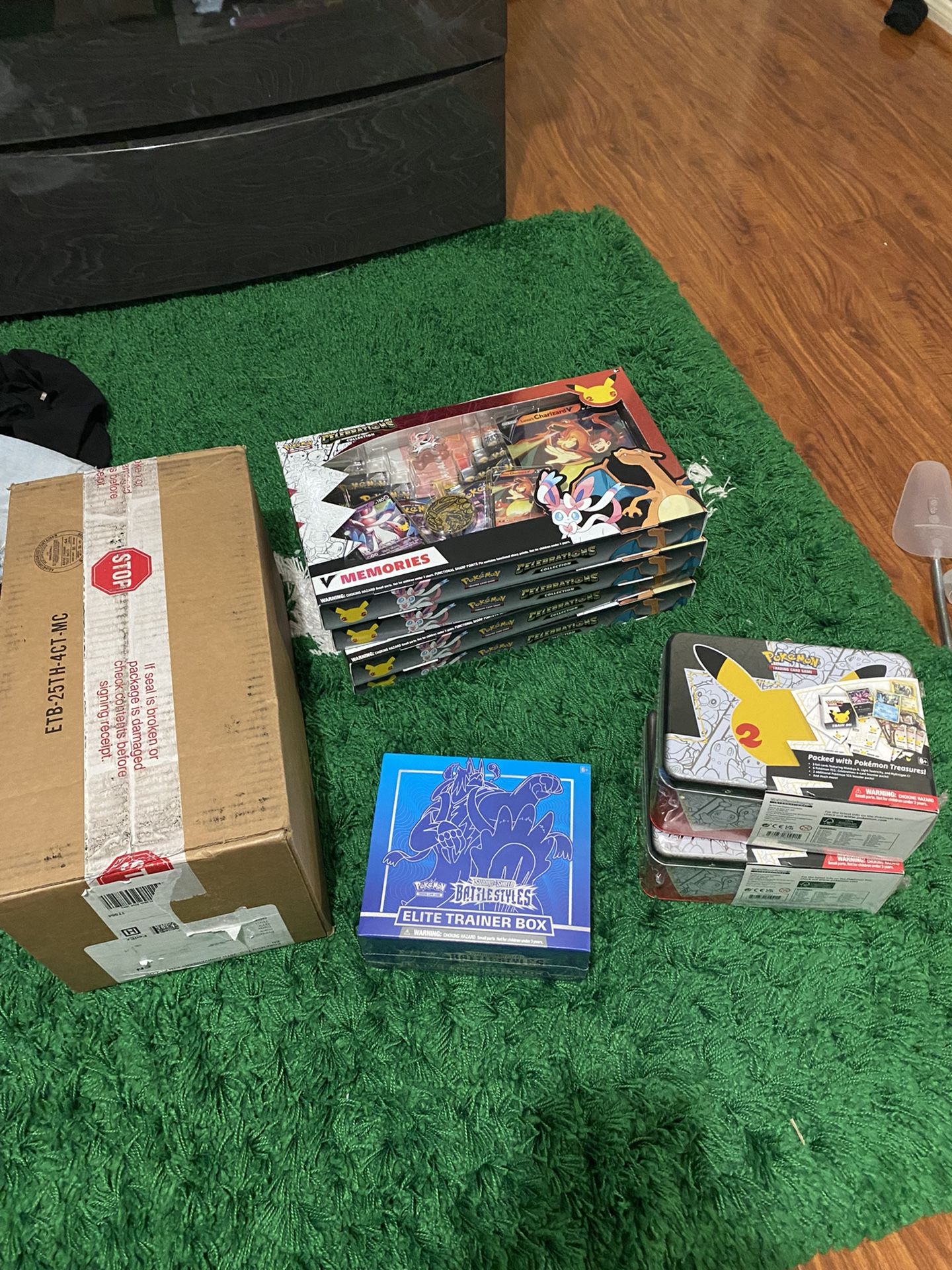 Pokemon Celebrations Etb Trainer Box Pikachu Charizard Memories Box