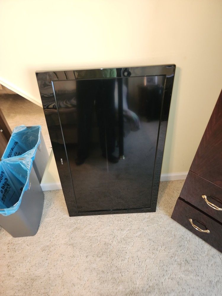 36" FLAT SCREEN TV