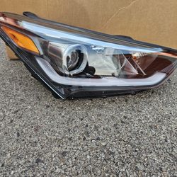Hyundai Santa Fe Headlight 