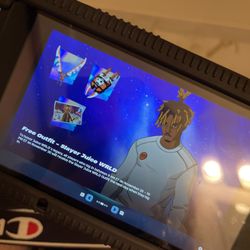 ps5 1 tb with disc reader, out of box practically brand new 10/10 condition