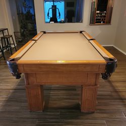 7ft Buckhorn pool table with accessories