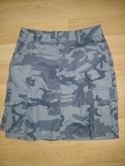 New womens size 29 camo cargo skirt colo grey