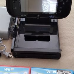 Nintendo Wii U With Games, Extra Controller & Extra Battery With Charger 