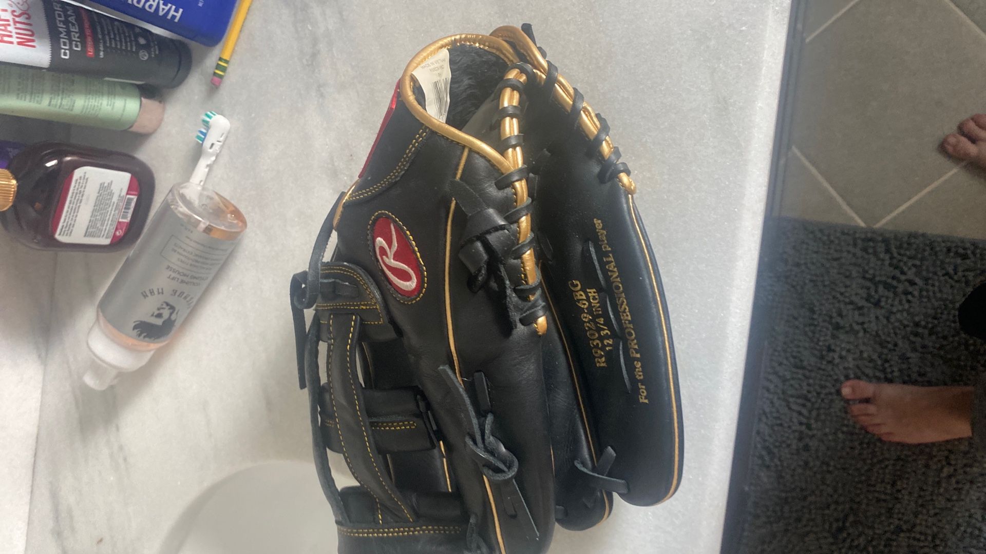 Rawling R9 Baseball Glove