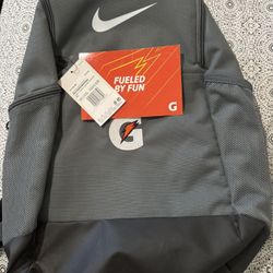 BRANDNEW NIKE BACKPACK “gatorade” with free traing basketbal markers and game set