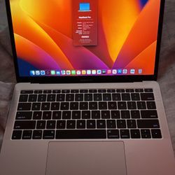 MacBook Pro 13” (2017) - 16GB RAM / 256GB SSD - Space Gray