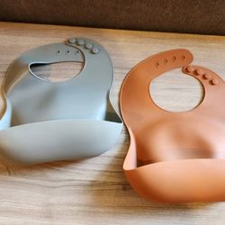 Mushie Silicon Bibs