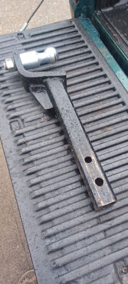 Very nice heavy duty trailer hitch receiver Stinger with ball 2 in