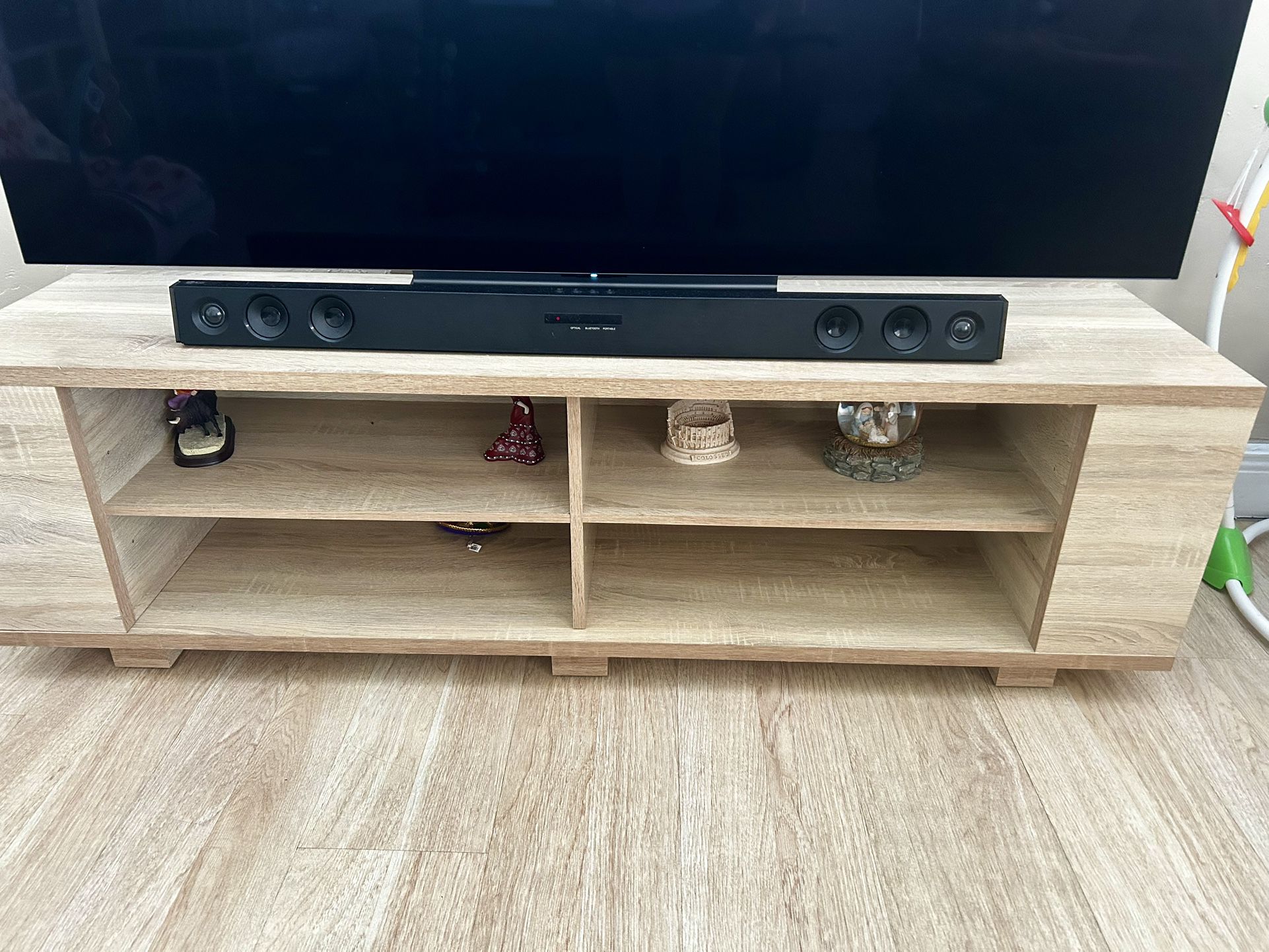 Tv Stand  Up To  65’ TV