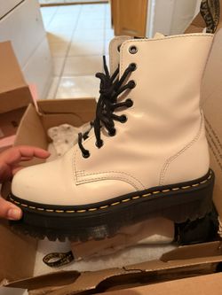 Dr Martens Size 7 Womens