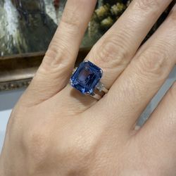 14K white gold gorgeous blue topaz and diamonds ring 