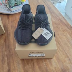Yeezy 350 V2 Onyx Size 10