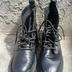 Aqua Women's Quinn Combat Boots  SIZE 9.5