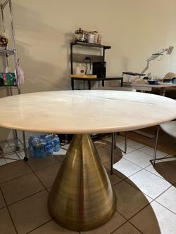 West Elm Silhouette Pedestal Round Dining Table 44" - White Marble