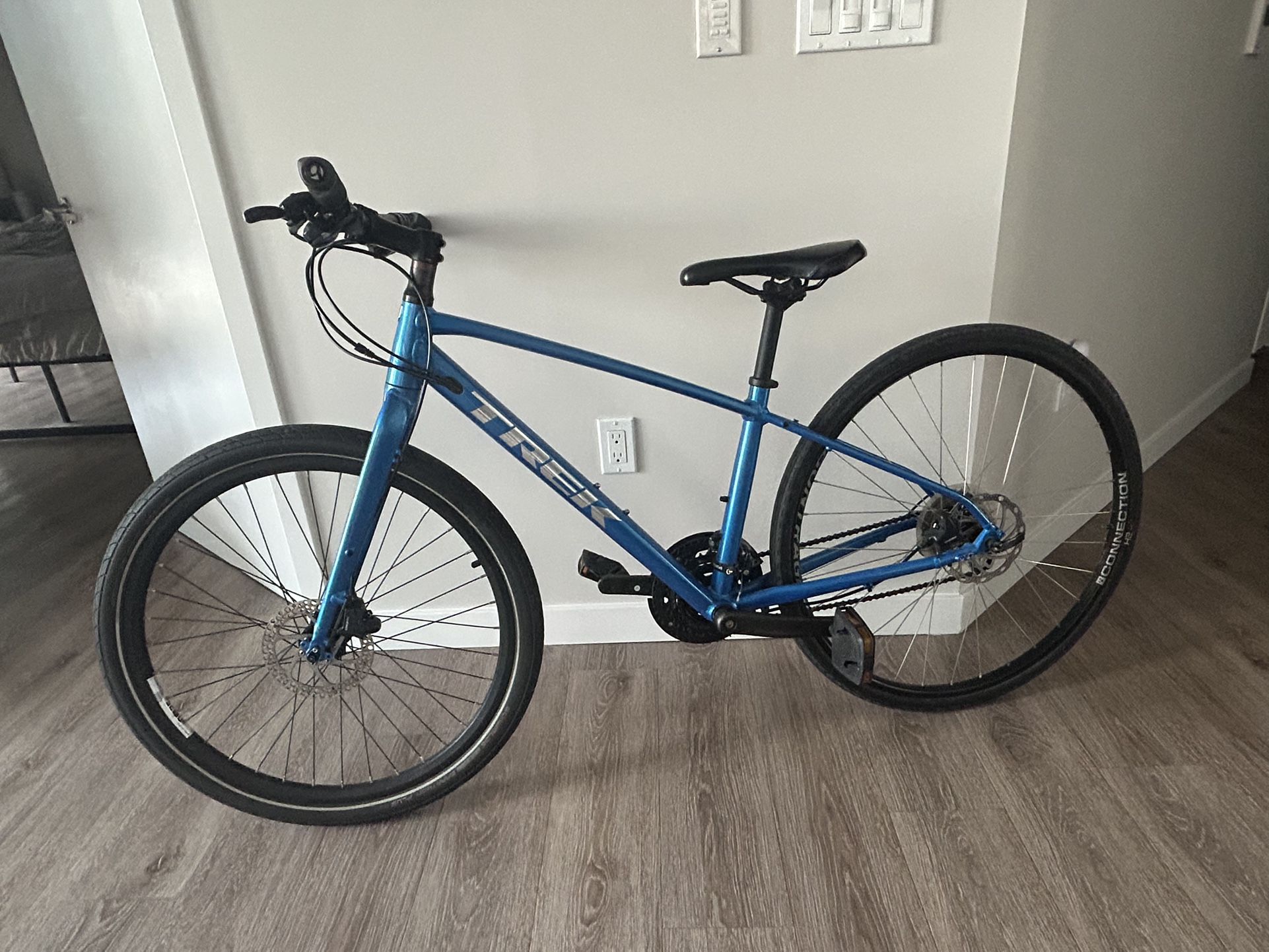 Trek FX 2 Disc Hybrid Bike (Medium)