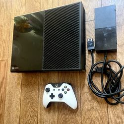 Xbox one Gaming console with controller and cables