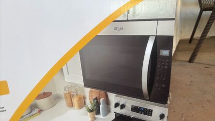 Microwave hood combination
